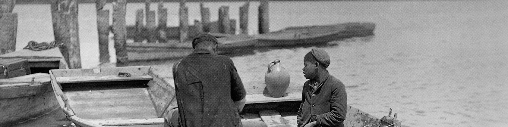 Historic photo of Gullah boat workers