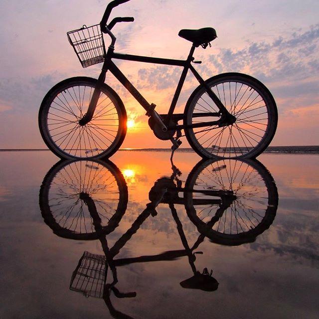 bike on beach