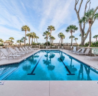 10% Off 7+ Nights | 2025 - Community Pool