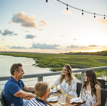 familing of four dining outside