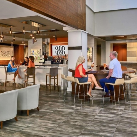 sonesta dining area in the lobby