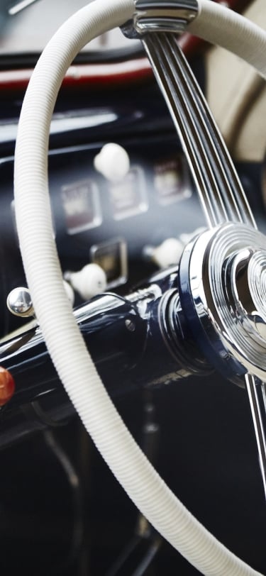 up close of an old car steering wheel