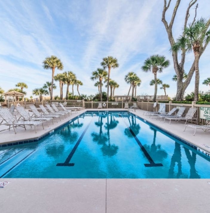 15% Off 3+ Nights This Winter - Community Pool